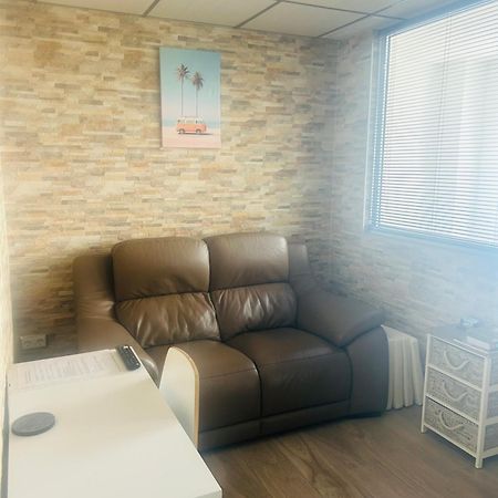 Stunning Location! 15M To Beach 모야카 외부 사진